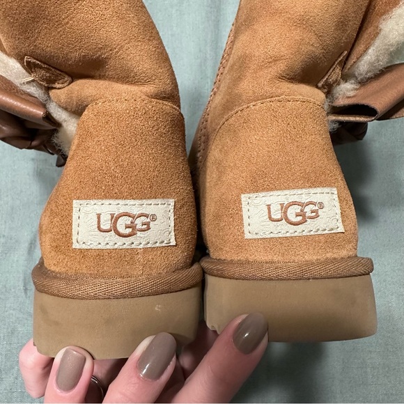 Ugg Daelynn Chestnut Leather Bailey Bow Short Boots - Picture 7 of 9